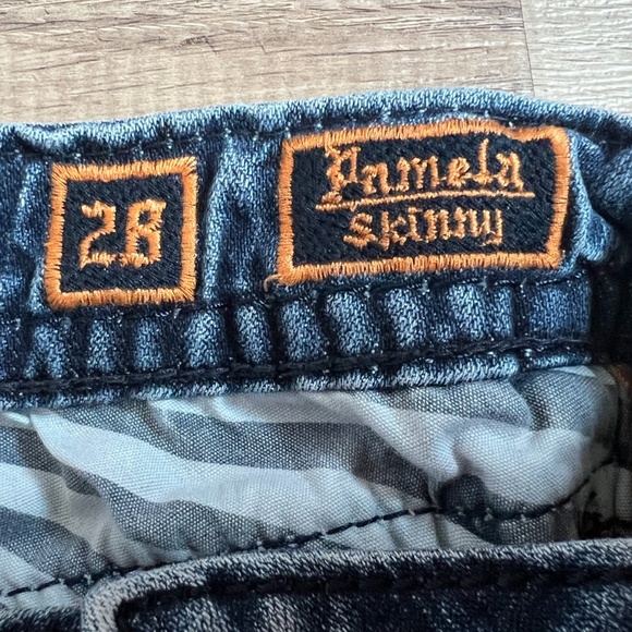ROCK REVIVAL Pamela Skinny Jeans (Size 28) - Picture 6 of 15